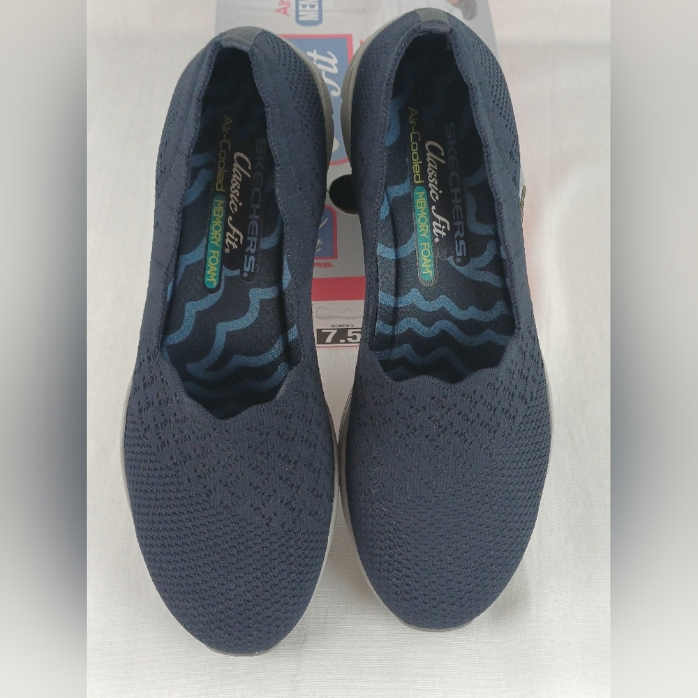 Skechers NIB Navy Classic Fit Air Cooled SEAGER  STAT Casual Shoe 7.5